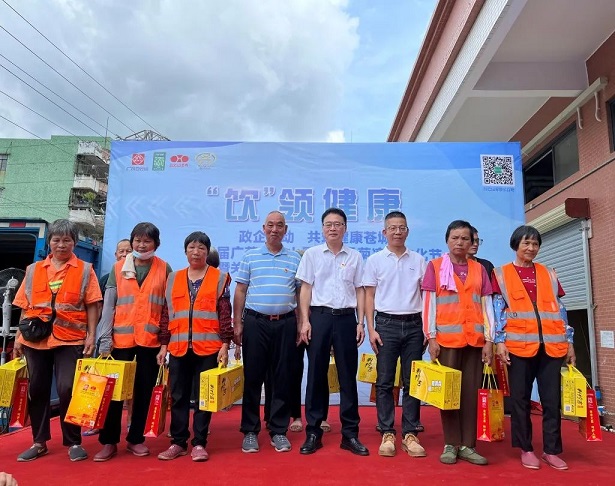 “飲”領健康?第四屆廣藥白云山星群夏桑菊涼茶文化節(jié)丨廣藥星群攜手廣東日興為戶外工作者送清涼