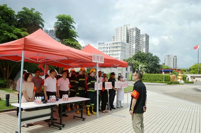 奮力拼 “星”作為丨星群公司舉行安全生產(chǎn)綜合疏散救援演練， 筑牢安全生產(chǎn)防線